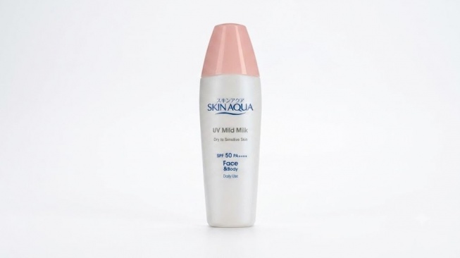 Skin Aqua UV Sunscreen Mild Milk SPF 50 PA++++. (Watsons dan Gemini AI)
