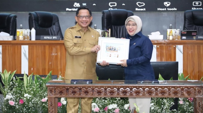 Mendagri Teken SEB dengan Kepala BPS, Minta Pemda Dukung Sensus Ekonomi 2026