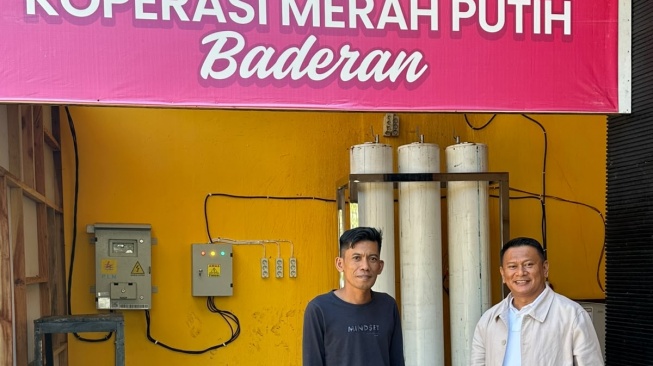 Wakil Rektor Bidang Kerja Sama, Inovasi, Bisnis, dan Kewirausahaan Universitas Hasanuddin Prof Adi Maulana, menyaksikan langsung bagaimana sebuah inovasi kampus mampu menghadirkan perubahan nyata bagi petani kopi di Desa Baderan, Kabupaten Situbondo, Jawa Timur [SuaraSulsel.id/Unhas]
