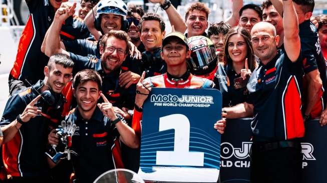 Kiandra Ramadhipa Ukir Sejarah, Raih Kemenangan Perdana di Moto3 Junior World Championship 2026