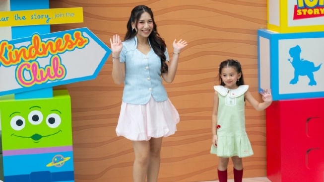 Abel Cantika Pilih Busana Anak Bertema Karakter, Ini Manfaatnya bagi Tumbuh Kembang Si Kecil