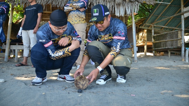 MAXi Tour Boemi Nusantara etape ke-7 digelar sembari merayakan kekayaan budaya serta alam Lombok yang cantik. Turing menggunakan jajaran motor Maxi Yamaha ini digelar selama 14-16 Juni 2026. [Dok YIMM]