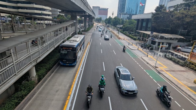 Trotoar Jalan HR Rasuna Said, Jakarta Selatan. (Suara.com/Adiyoga)