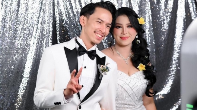 Tak Semua Pasangan Langsung Gelar Resepsi, Kisah Izzky Alvaro yang Pilih Bangun Rumah Tangga Dulu