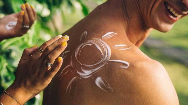 Ilustrasi UV Filter dan SPF. (Pexels/Anntarazevich)