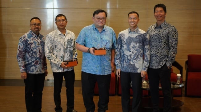 Ki - Ka: Suryo Pratomo, Country Head, PT Ensign InfoSecurity Indonesia, Sachunaden Prabhu, Chief Information Security Officer, Bank Sahabat Sampoerna&nbsp;, Benedict Sulaiman, Koordinator Divisi Partnership iCIO Community Periode 2024&ndash;2026 sekaligus Panelis, Adithya Nugraputra, Head of Consulting, PT Ensign InfoSecurity Indonesia, Zong Fu Chua, EVP, International Business & Commercial, Ensign InfoSecurity. [Ensign]