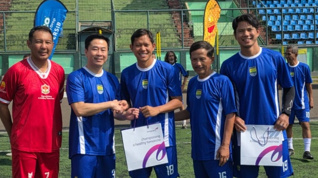 Momen Langka Adam Alis hingga Ajat Sudrajat Berbagi Lapangan, Reuni Lintas Generasi Persib Bandung