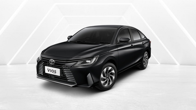 Harga Beda Jauh, Apakah Toyota Vios Hybrid Lebih Worth It Dibanding Versi Biasa?