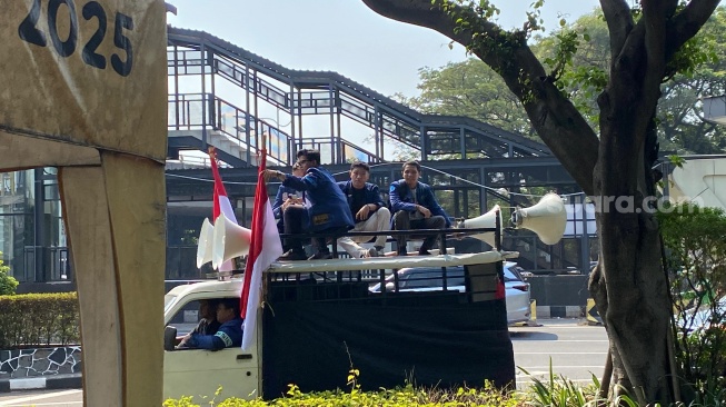 Ratusan Mahasiswa Trisakti Kepung DPR Siang Ini, Bawa Tritura Baru dan Kritik Kinerja Pemerintah