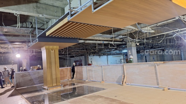 Terminal Penumpang Bandara International Minangkabau tengah direvitalisasi dengan suasana minang. [Suara.com/Achmad Fauzi].