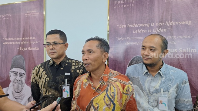 Terminal Penumpang Bandara International Minangkabau tengah direvitalisasi dengan suasana minang. [Suara.com/Achmad Fauzi].