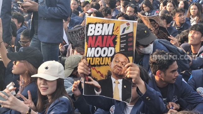 Demo Mahasiswa Kepung DPR Hari Ini, Protes BBM Naik hingga MBG: Skripsi Saja Ada Direvisi!