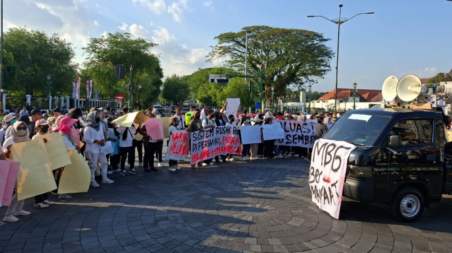 Aliansi Relawan Peduli Bangsa DIY gelar aksi dukung MBG, Yogyakarta, Jumat (19/6)