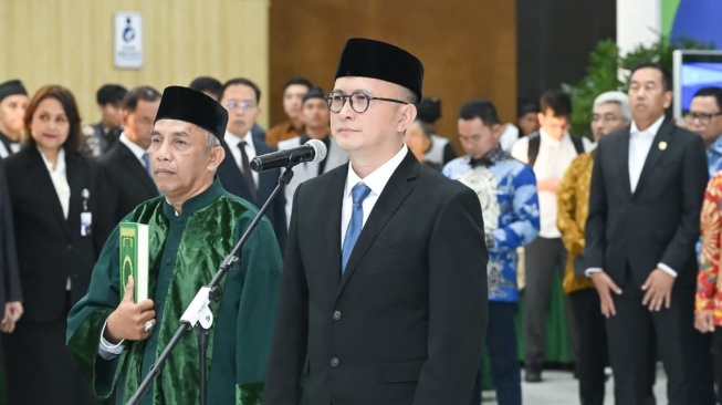 Dirut TVRI, Tubagus Fiki Chikara Satari menjelaskan dana Rp1,3 triliun untuk hak siar FIFA ternyata mencakup tiga turnamen besar hingga 2027, bukan hanya Piala Dunia 2026.