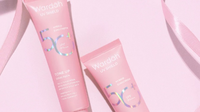 Wardah Sunscreen UV Shield Tinted Tone Up SPF 50 PA. [Shopee/Wardah]