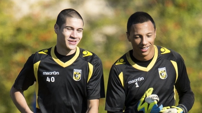 Kevin Diks dan Eloy Room pernah main bareng di Vitesse. (X/@strootsys)