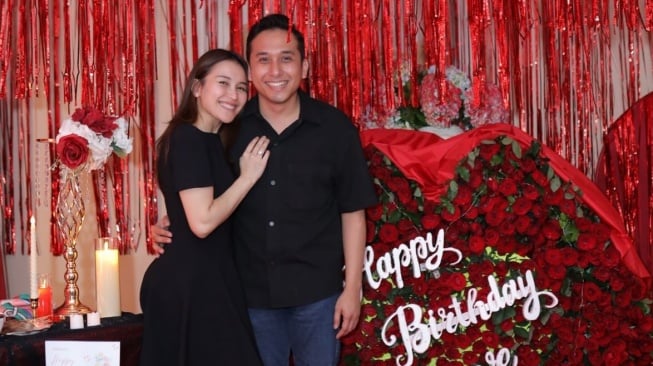 Profil dan Pekerjaan Kevin Gusnadi, Pacar Baru Ayu Ting Ting Akhirnya Go Public