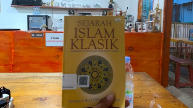 Review Sejarah Islam Klasik: Membedah Peradaban Lewat Sudut Pandang Barat