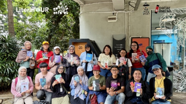 Membaca, Menjelajah Kota, dan Bertemu Orang Baru Bersama LiteraTOUR