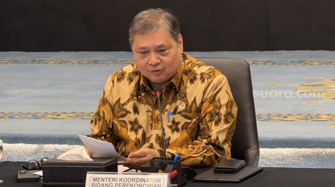 Menko Perekonomian Airlangga Hartarto saat konferensi pers di Kantor Kemenko Perekonomian, Jakarta, Senin (22/6/2026). [Suara.com/Dicky Prastya]