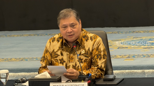 Menko Perekonomian Airlangga Hartarto saat konferensi pers di Kantor Kemenko Perekonomian, Jakarta, Senin (22/6/2026). [Suara.com/Dicky Prastya]