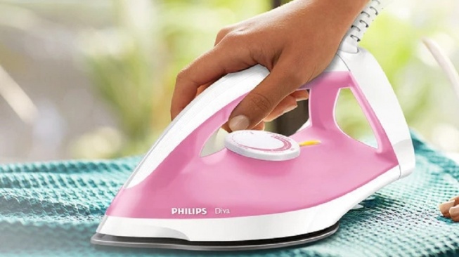 Philips Diva GC122/47 (Shopee)