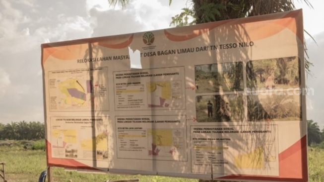 Plang relokasi lahan Masyarakat desa Bagan Limau dari TNTN. [IndonesiaLeaks]