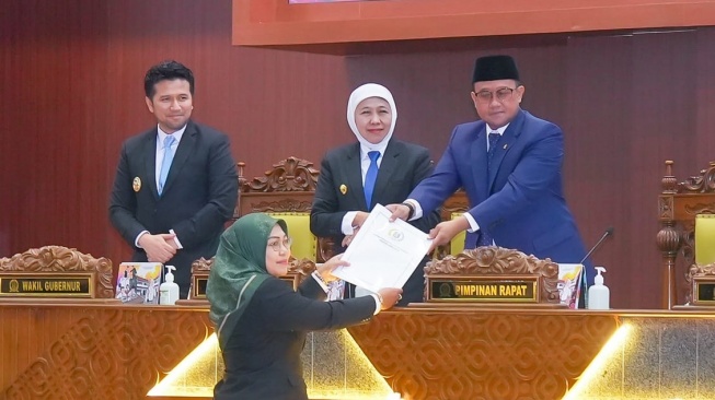 Khofifah Paparkan Realisasi Pendapatan APBD Jatim 2025 Tembus 104,65 Persen
