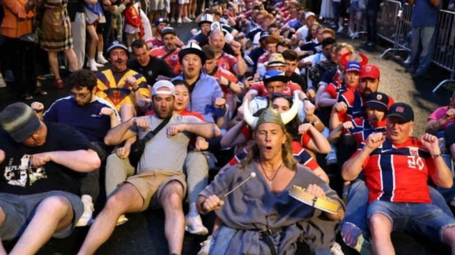 Ilmu Lagi Aje dari Gue! Viking Row Suporter Norwegia Berakar dari Konser Metal