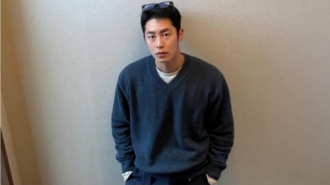 5 Inspirasi Outfit Night Out ala Lee Jae Wook: Tampil Kece dan Berkarisma!