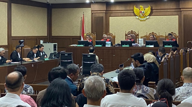 Mantan Menteri Pendidikan, Kebudayaan, Riset, dan Teknologi (Mendikbudristek) Nadiem Makarim di Pengadilan Tipikor Jakarta pada Pengadilan Negeri Jakarta Pusat, Selasa (23/6/2026). [Suara.com/Dea]