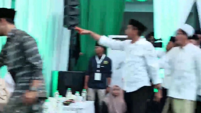 Suasana tegang yang sempat terjadi dalam sidang pleno Musyawarah Nasional Alim Ulama dan Konferensi Besar (Munas-Konbes) Nahdlatul Ulama 2026 di Pesantren Al Falah Ploso, Kediri, Jawa Timur.(Dok: Nahdlatul Ulama)