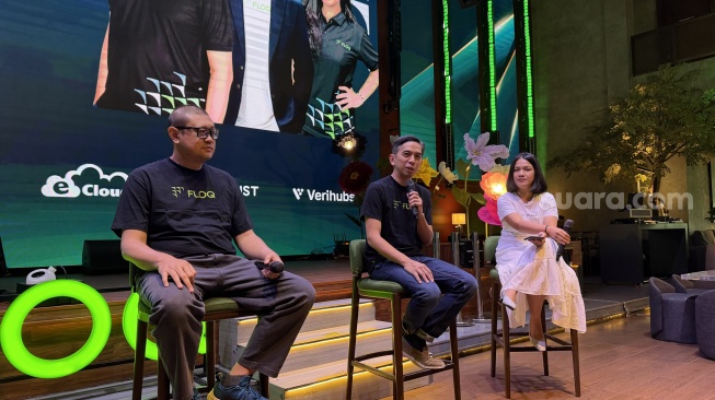 Founder dan Chief Executive Officer (CEO) FLOQ, Yudhono Rawis  (tengah) dalam media briefing di Jakarta, Kamis (25/6/2026). [Suara.com/Dicky Prastya]