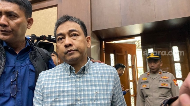 Eks Ketua Ombudsman Hery Susanto Didakwa Terima Suap Uang dan Rumah Rp4,9 Miliar. (Suara.com/Dea)
