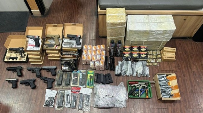 Polres Pelabuhan Tanjung Priok mengungkap tindak pidana jual beli senjata airsoft gun. ANTARA/HO-Polres Pelabuhan Tanjung Priok