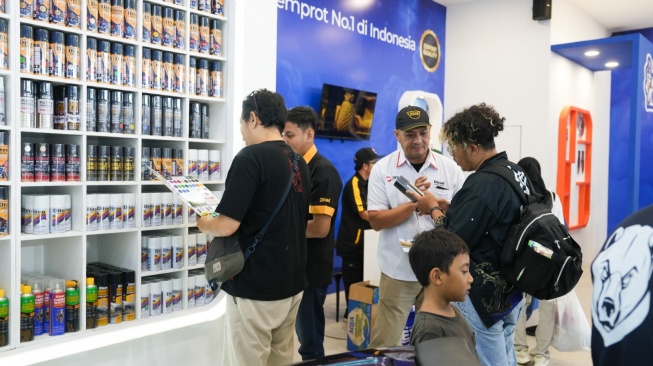Cat semprot Diton tawarkan promo khusus di Jakarta Fair Kemayoran. (Foto: Diton)