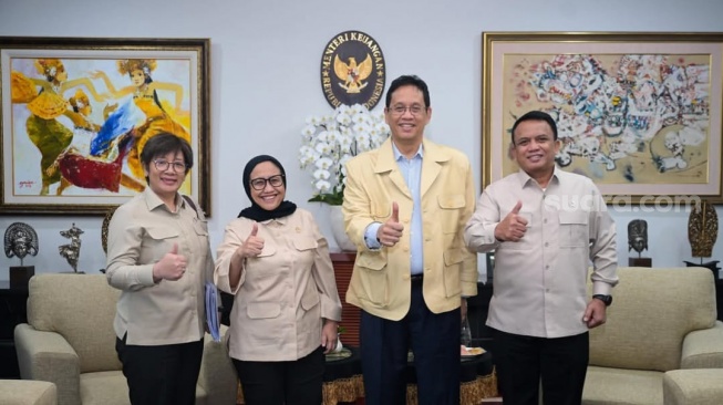 Beri Kode Jempol Oke! Purbaya dan Nanik Mulai Timbang Pangkas Anggaran MBG?