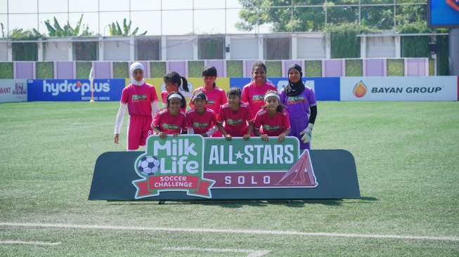 Perjalanan All Stars Solo pada ajang MilkLife Soccer Challenge (MLSC) All-Stars 2026 harus berakhir di babak perempat final setelah kalah tipis 1-2 dari All Stars Surabaya di SuperSoccer Arena, Kudus, Jumat (26/6/2026).