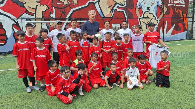 Legenda Belanda dan Manchester United Edwin van der Sar saat berada di Indonesia (Suara.com/Adie Prasetyo Nugraha)
