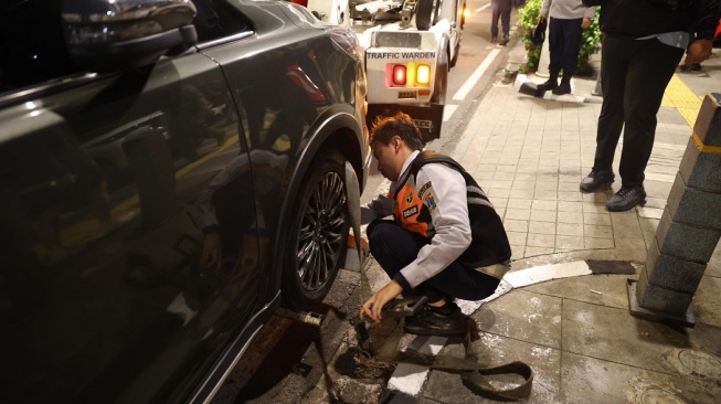 Awas Kena Derek! Dishub DKI Mulai Rutin Razia Parkir Liar di Senopati dan Gunawarman Tiap Weekend