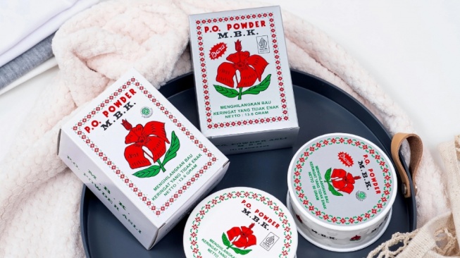 Bedak MBK Digunakan untuk Apa? Ketahui Beda Kemasan Putih dan Silver