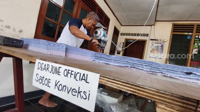Rumah produksi Dear June Official di Kapanewon Gamping, Kabupaten Sleman, Daerah Istimewa Yogyakarta (DIY), Senin (29/6/2026). (Suara.com/Hiskia)