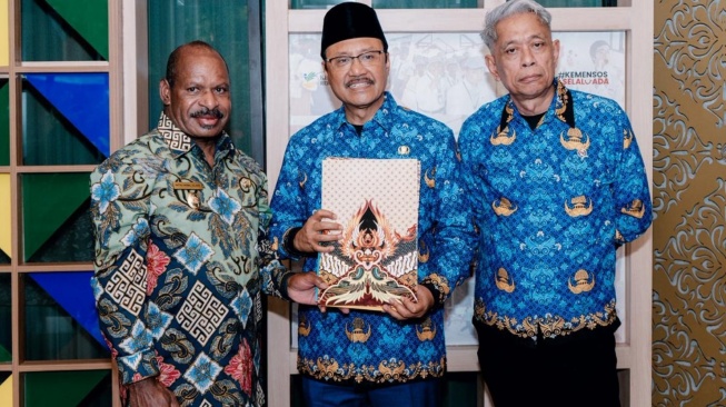 Jutaan Anak Tak Sekolah, Gus Ipul Minta Kepala Daerah Dukung Sekolah Rakyat