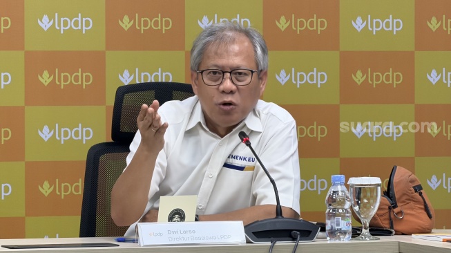 Direktur Beasiswa LPDP Dwi Larso saat konferensi pers di Kantor Kemenkeu, Jakarta, Senin (29/6/2026). [Suara.com/Dicky Prastya]