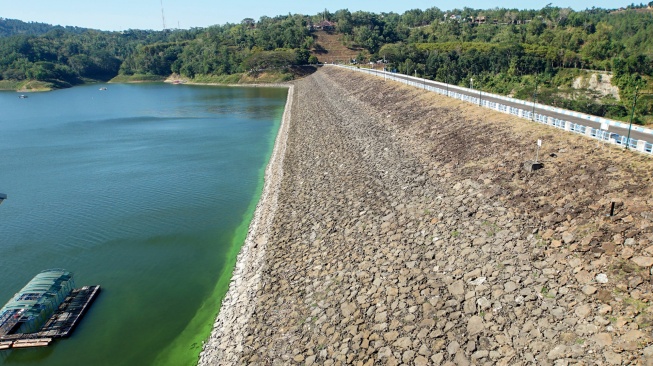 Suasana di sekitar Waduk Wonorejo, Tulungagung, Jawa Timur, Senin (29/6/2026). [ANTARA FOTO/Destyan Sujarwoko/hma]