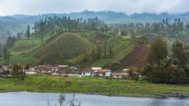 Krisis Biokultural Mengancam Indonesia: Saat Bahasa dan Ritual Penjaga Alam Mulai Punah