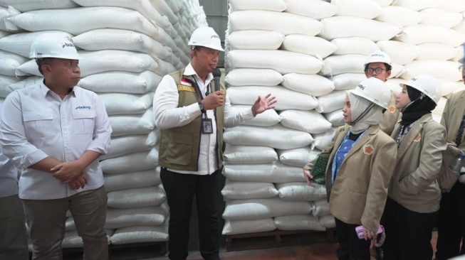 Direktur Utama Perum Bulog, Letnan Jenderal TNI (Purn) Dr. Ahmad Rizal Ramdhani, S.Sos., S.H., M.Han., mengatakan bahwa Bulog berkomitmen membuka akses seluas-luasnya kepada masyarakat, termasuk perguruan tinggi.(Dok: Bulog)