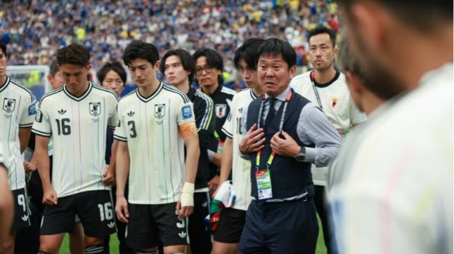 Pelatih Timnas Jepang, Hajime Moriyasu dan para pemain Samurai Blue berterima kasih kepada para pendukung setelah kalah dari Brasil di babak 32 besar Piala Dunia 2026 (dok. FIFA)