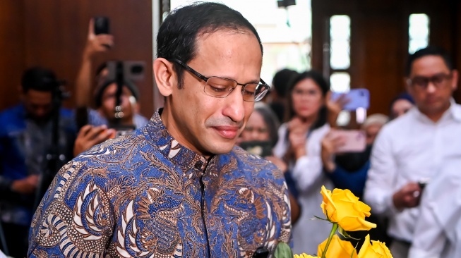 Tangis Nadiem Makarim Usai Divonis 10 Tahun Penjara