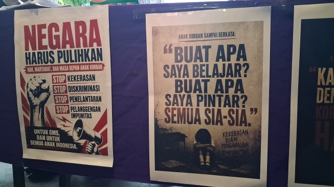 Poster yang menggambarkan peristiwa penelantaran dan pengusiran terhadap GMS. [Cornelius Juan]